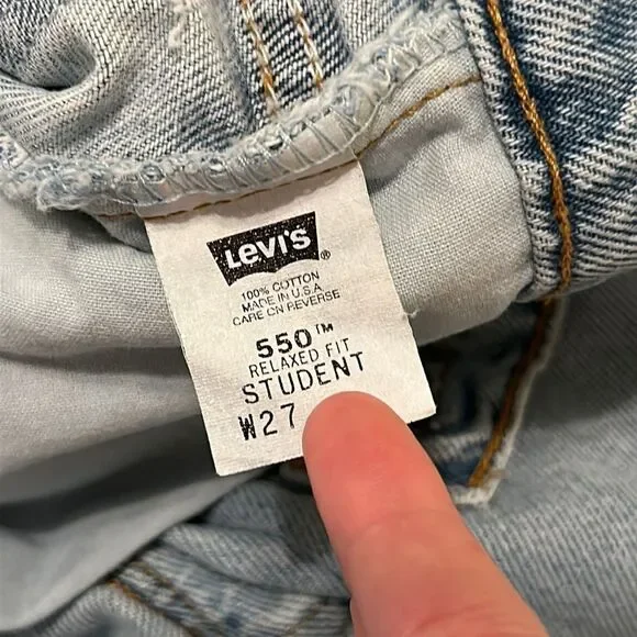 NWOT Levi’s Vintage High Waisted Denim Shorts 550 Student Relaxed Fit, Size W27